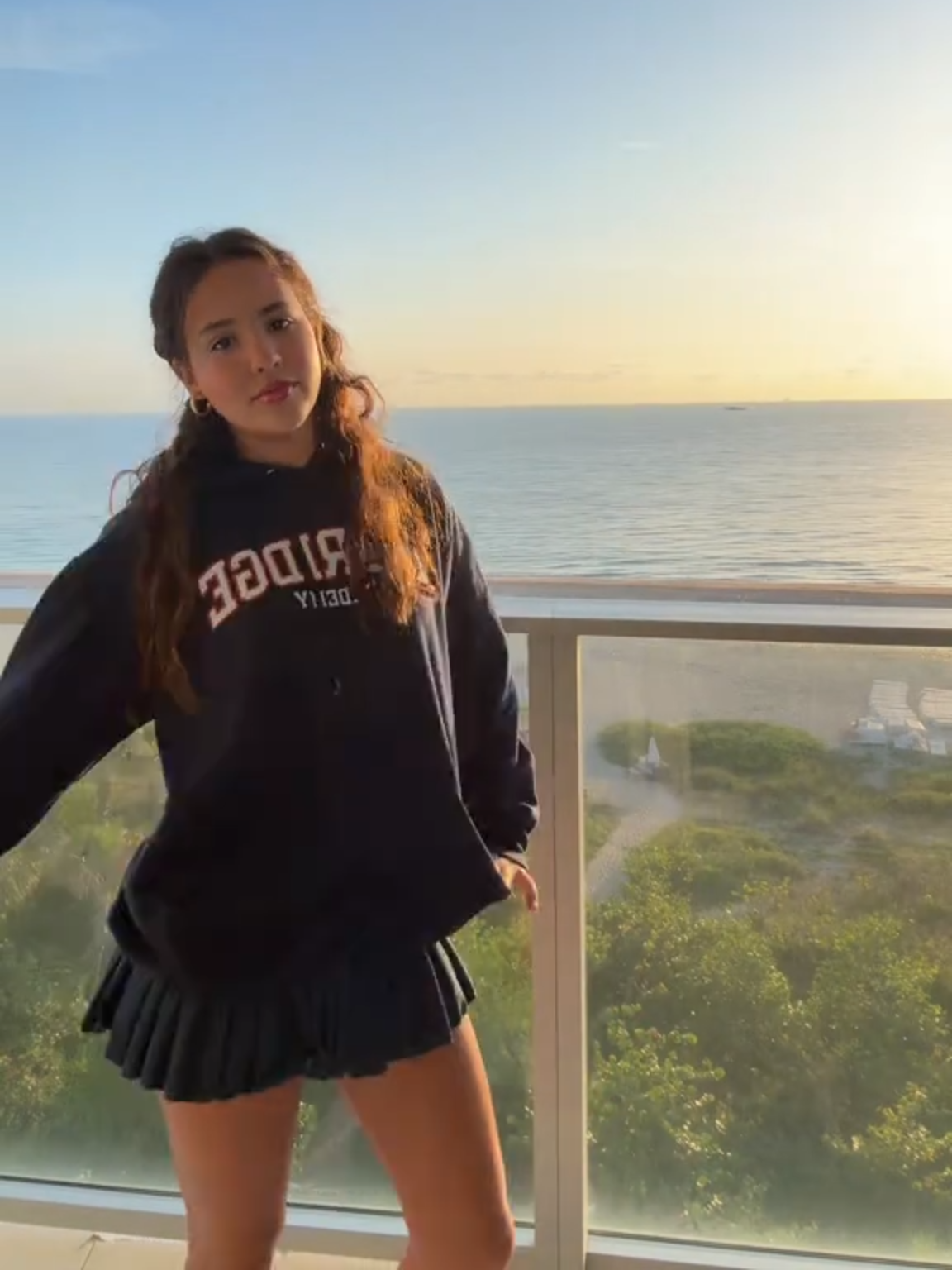#skirts #backtoschool #miniskirt #dance #thirsttrap #fakebodyy⚠️ #bop #viral #fyp #baddie #cheeky #18 #slaytok #OOTD #fit #pretty #viralsounds #snowbunny #twerk #gyat