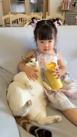 sing happy birthday to uncle its not his birthday #uncle #bao #cute #cat #fyp #fypdong 