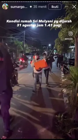 Ada yg msih mantau di jam segini?, barusan dari ig densu liat ini Ha demi apa? Demi ung gerr ga espek benaran bjiirrr rumah SRI MULYONO sama PUAN di grebek wkwkwkkw #densu #dpr #tuntaskorupsi #demo 