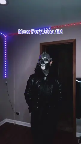Didn’t post the full fit yet but now I have 🖤 leather bat jacket for the win! #ghost #perpetua #perpetuacosplay #papav #papavperpetua 