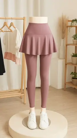 Legging rok ini bikin kamu bebas bergerak, nyaman dipakai olahraga atau daily outfit #LeggingRok #SportyStyle #CelanaOlahraga #RokLegging #OOTDKece 