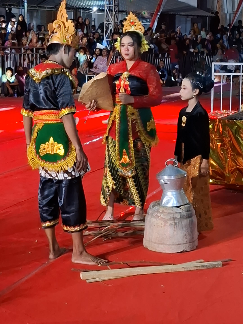 #PESANGGRAHANNIGHTCARNIVAL #viral #situbondojawatimur #carnaval #17agustus  PESANGGRAHAN NIGHT CARNIVAL Jangkar Situbondo. Kisah Nawang Wulan