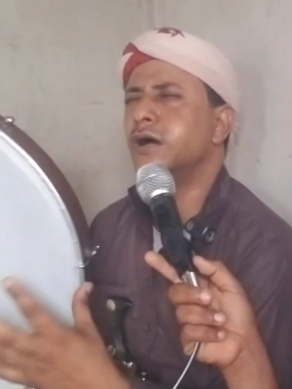 رب صل على النبي الأجل  من رقى للعلى دنا فتدل  أروع التجليات الصوفية صوت يطرب الفؤاد  الصفحةصدقة جارية لكل المشتركين والأولياء والصالحين وإلى روح سيدنا محمد ﷺ 👳‍♂️📿 #المديح_اليمني  #اكسبلورexplore  #متابعة 