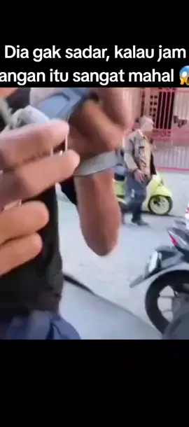 Viral anak kecil menemukan atau mengambil Jam tangan Ahmad sahroni dirumah sahroni  #kondisi #rumah #ahmadsahroni #fyp #viral 