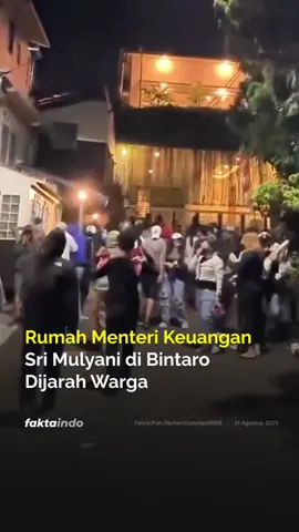 Rumah Menteri Keuangan Sri Mulyani yang berlokasi di Bintaro, Tangerang Selatan, dijarah warga pada Minggu (31/8/2025) dini hari sekitar pukul 02.00 WIB. Sejumlah orang masuk ke dalam kediaman dan menjarah berbagai barang berharga.