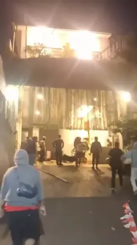 Minggu dinihari, 31 Agustus 2025, dilaporkan massa mendatangi dan menjarah rumah Menteri Keuangan RI, Sri Mulyani di Jalan Mandar, Bintaro, Sektor 3A. #bintaro #tangerangselatan  ----- Ikuti akun kami untuk update informasi terkini Jakarta dan sekitarnya -----#fyppppppppppppppppppppppp 