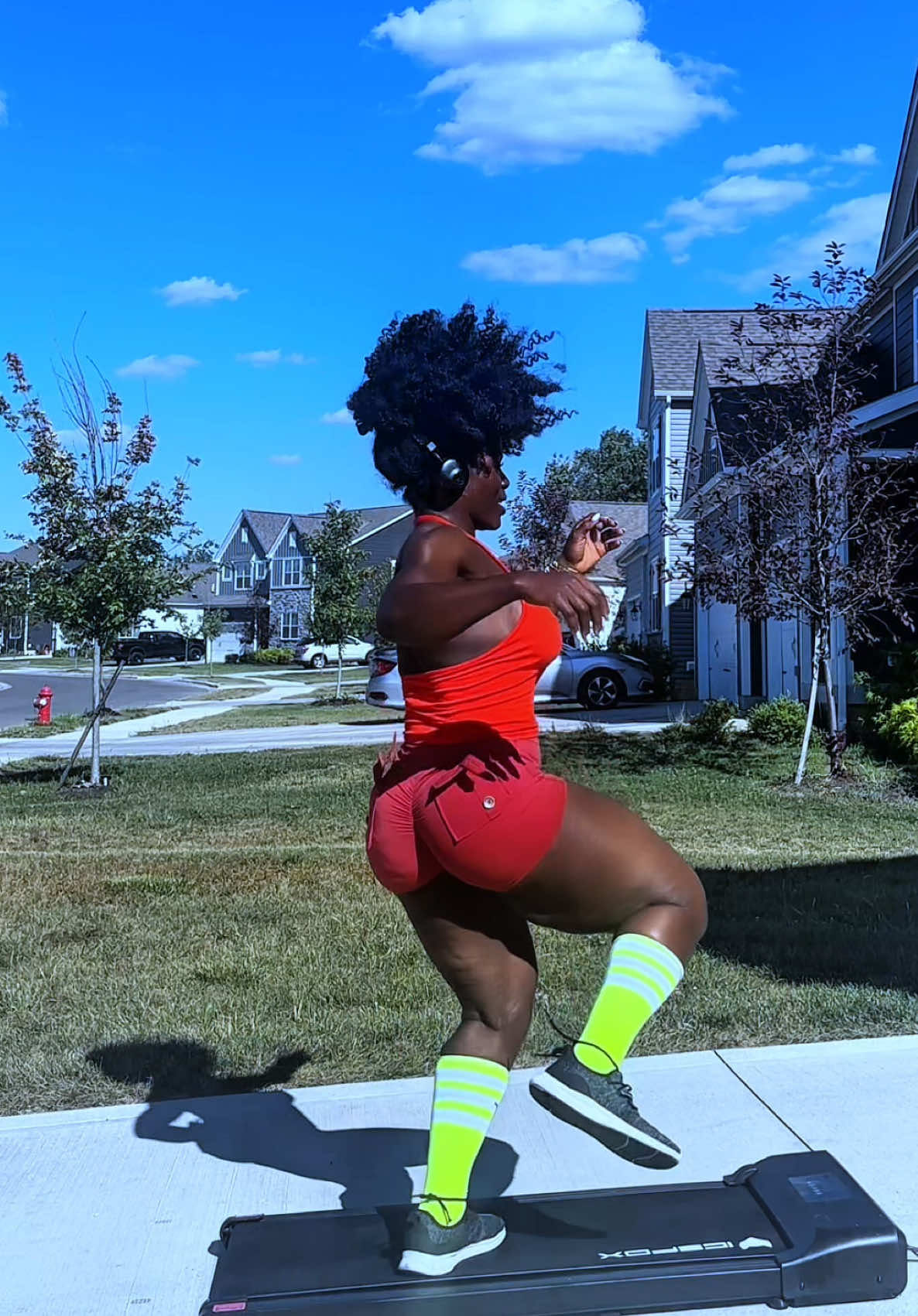 Challenge accepted @kachima__ @fachstar001  : : : #saturdayvibes #momlife #dance #cardio #africanprint 