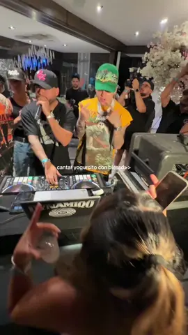 ojalá el video fuera más largo😩 @Blessd #yogurcito #blessd #parati #trending #vivivenegas 