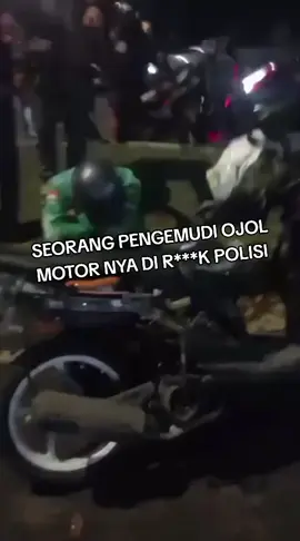 seorang pengemudi ojol (ojek online) ketika sedang mencari nafkah tiba tiba sepeda motor nya di rus ** k polisi harus fyp masuk beranda viral live dpr brimob #demo #gedungdpr #fypviral #fyppage #31agustus2025