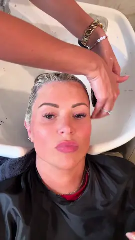 I love getting my hair washed without my extensions in! #bob #extensions #scandinavianhairline 