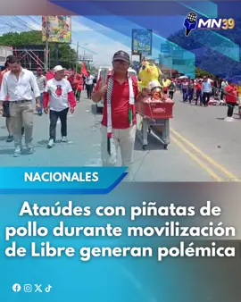 #MNTV❗️ Militantes de Libre llevaron ataúdes con piñatas de pollo encima durante la movilización.❗️ 🔴Aunque el alcalde se disculpó por controversias anteriores, calificó la acción como “una pena”,muchos simpatizantes “rencorosos “ podrían haber optado por estos actos, ¿vos qué pensas?  ¡Únete a nuestra comunidad informativa! 👉🏻📲 mntv.hn #MásNoticiasTV #Canal39 #PolloContreras#viral 