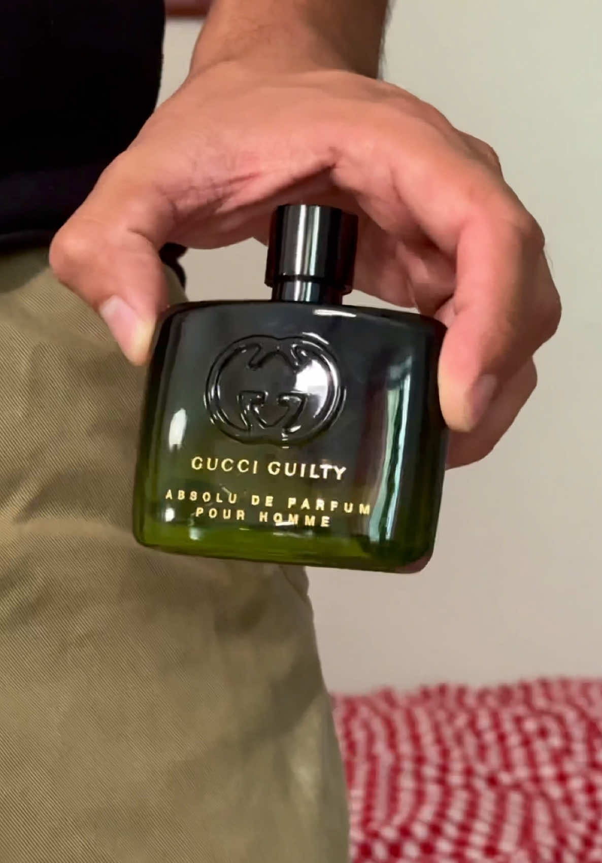 No hay viaje sin mi fragancia favorita: Gucci Guilty Absolu de Parfum pour homme 🌃✈️🍊 @Gucci  #GucciGuilty #GucciBeauty #gifted #ad 