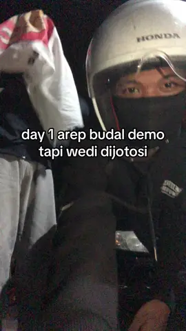 seng gowo sandalku balekno🥲#fyp #demo #fouryoupage #blitar24jam 