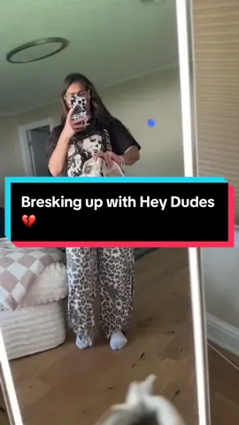 @HeyDude RIP hey dudes 💔 #heydudeshoes 