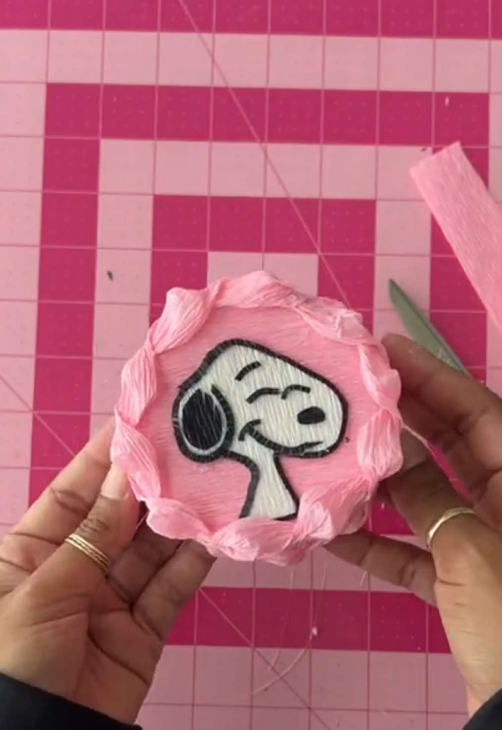 The tiniest Snoopy cake 💕