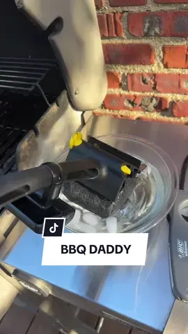 People are out here scrubbing their grills with an onion… meanwhile I’ve got this and my grill has never looked better. The Barbecue Daddy works on hot or cold grates, has a flexible head to get into all the grooves, and that handle keeps your hand safe while scrubbing. Highly recommend if you like your food not tasting like yesterday’s char. 🤢😂 #barbecuedaddy #grillcleaninghack #summergrilling #bbqseason #tiktokshopfinds 