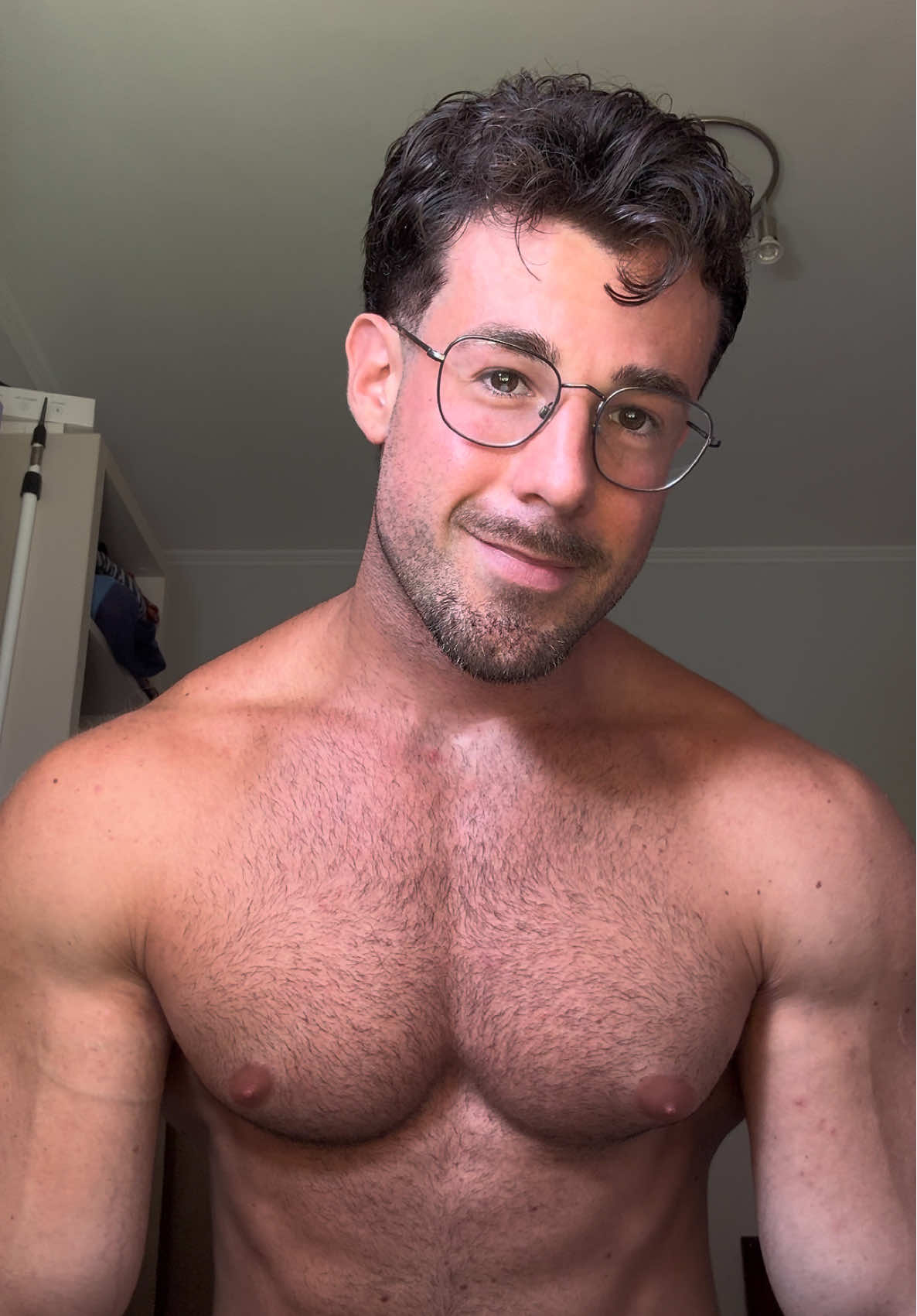 Glasses or no? 