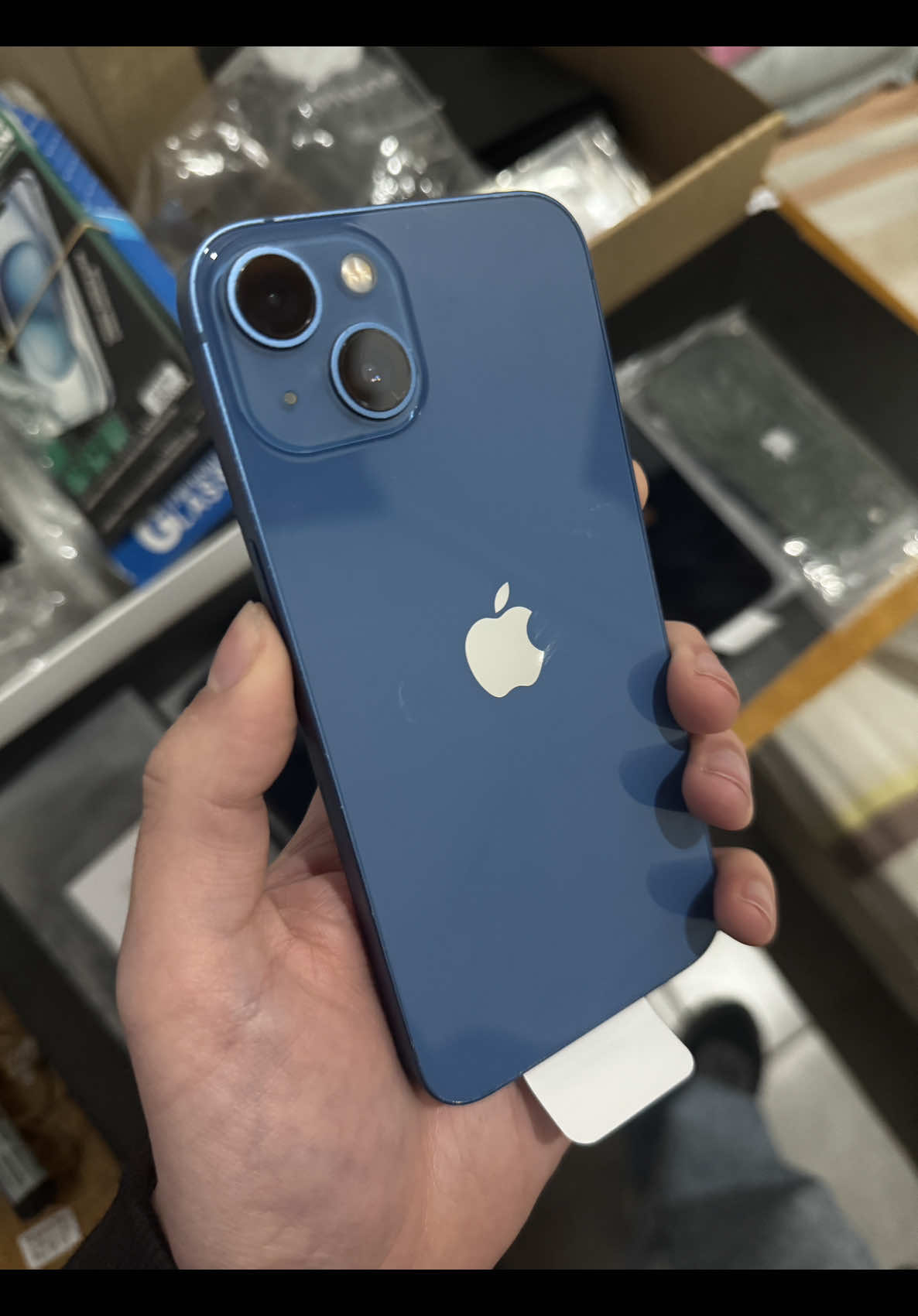 Un cliente me compró un iPhone 13, pero cuando se lo dio a su hija, ¡ella quería el iPhone 16! 😱 En este video te cuento cómo reaccionó 