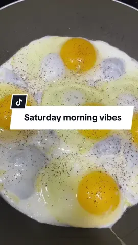 10/10 Saturday breakfast #breakfastvibes #selfimporvement #eatinghealthy #eggs #smoothie