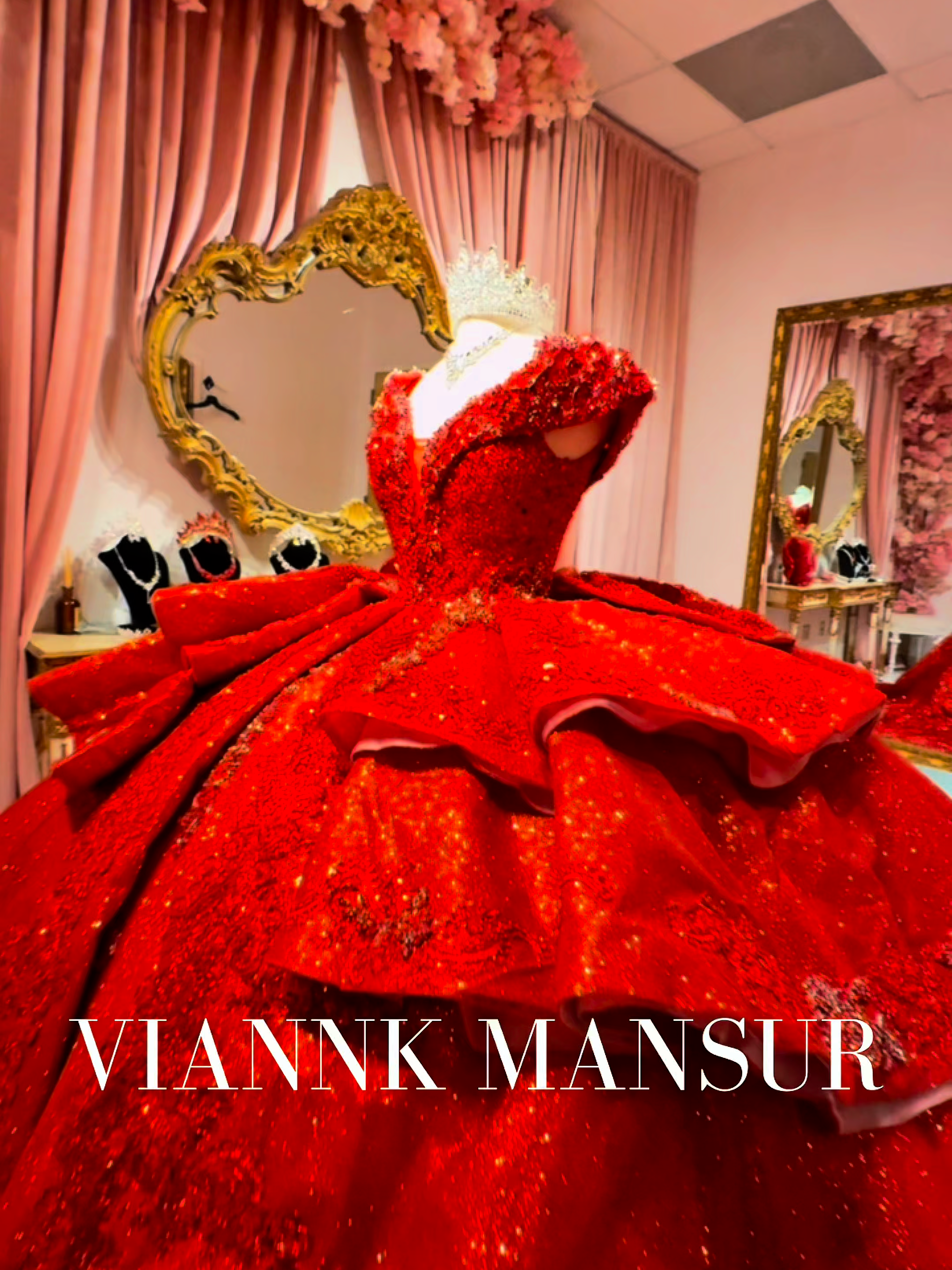 ALICIA II VERSION en un hermoso color ROJO brillante y unico para la princesa que lo porta, unicamente en VIANNK MANSUR! ❤️👗✨ #quincedress #quince #xvdress #fyp #quinceanera #princesa #mexico #xv #RED #vestidosde15