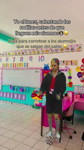 Estoy segura que si ocuparé calentar las rodillas jajaja mucho éxito a todos este lunes 😂👩🏻‍🏫  #maestra #maestras #maestro #maeta #educacion