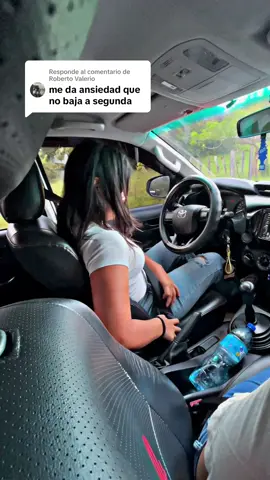 Respuesta a @Roberto Valerio  avaces no puedo meter segunda porque ando en sonas rulares 🥲 oh en medio de un mercado :v #hilux4x4 #lachicadelhilux🤍 #teamhiluxsv #hilux2023 #hiluxtutata 