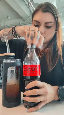 Esas condiciones genéticas qué solo se resuelven con suplementos... #cocacola 🖤