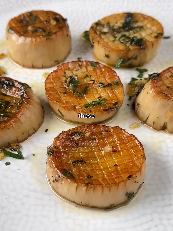 King Oyster Mushroom ‘Scallops’ 🍄✨ Tender, juicy, and full of flavor, the perfect plant-based twist on a classic! 😋🌱 Want more recipes like this? 📚💚 It’s all in the eBook in the bio 🔗 Credits: @thrivingonplants  #veganrecipes #veganfood #veganrecipe #healthybhicoolbhi #healthcare #vegano #healthyrecipes #healthyliving #health #vegan #healthyfood #healthylifestyle #animal #animalsoftiktok #animales #animallover #animalrescue #animalworld #fyp #f