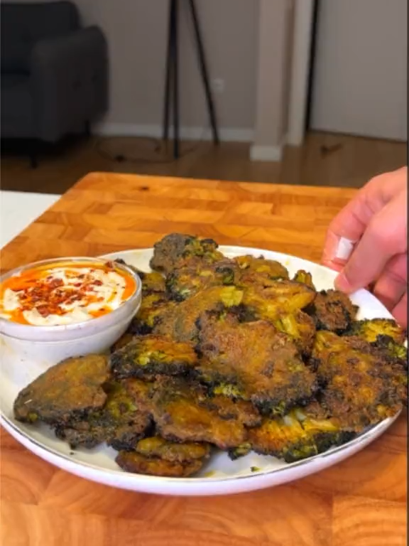 Crispy Smashed Broccoli Chips 🥦🔥✨ Light, crunchy, and seriously addictive, once you start, you can’t stop! 😋🌱 Craving more creative vegan snacks? 🌟📚 Grab the eBook in the bio and discover them all 🔗💚 Credits: @dr.vegan  #veganrecipes #veganfood #veganrecipe #healthybhicoolbhi #healthcare #vegano #healthyrecipes #healthyliving #health #vegan #healthyfood #healthylifestyle #animal #animalsoftiktok #animales #animallover #animalrescue #animalworld #fyp #f