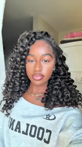 🎀✨ perfect flipover in minutes, I have no complaints at alll 🎀✨@VSHOW HAIR @vshowhairshop #naturallook #halfwig #wandcurls #TikTokShopLaborDaySale #curlyhairstyles 