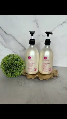 This duo makes my hair feel soft, smooth and shiny. The duo has a floral fragrance that does linger in my hair throughout the day. The shampoo has a lightweight texture, I like how well it lathers and leaves my hair feeling clean and hydrated. The conditioner helps to lock in moisture, fight frizz and leaves my hair soft, silky and manageable. #complimentary #glossypearl #luseta #glossyhair #hairglow @influenster @Luseta Beauty 