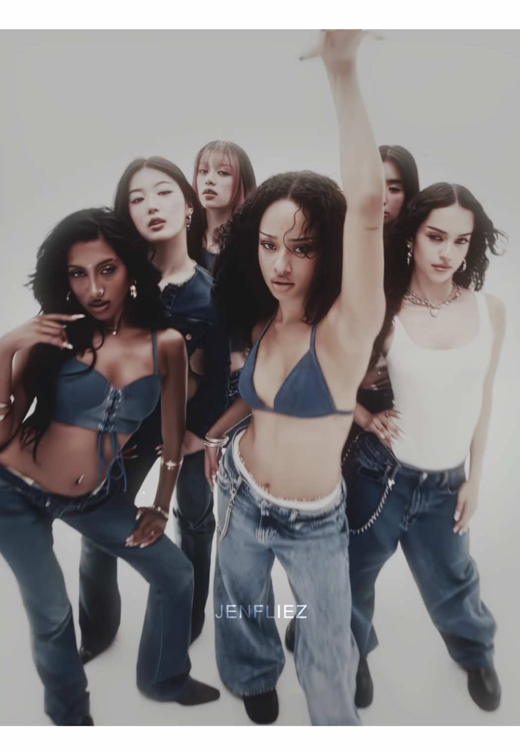 it’s better than YOURS (sydney sweeney) 🫵 #katseye #gap #katseyeedit #omgpage #aftereffects ib fyp katseye sydney sweeney gap American eagle ad 