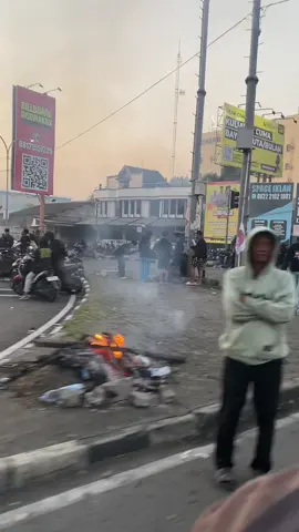 Kondisi terkini dibangjo Concat, dihimbau agar selalu berhati-hati…. Minggu 31/08/25                      #demoyogyakarta #demojogja #demogejayan #demogejayanyogyakarta #demoindonesiagelap 