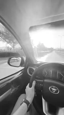 Hilux 🗿#barzani👑 #fypシ゚ #foryou #شعب_الصيني_ماله_حل😂😂 #toyotahilux 