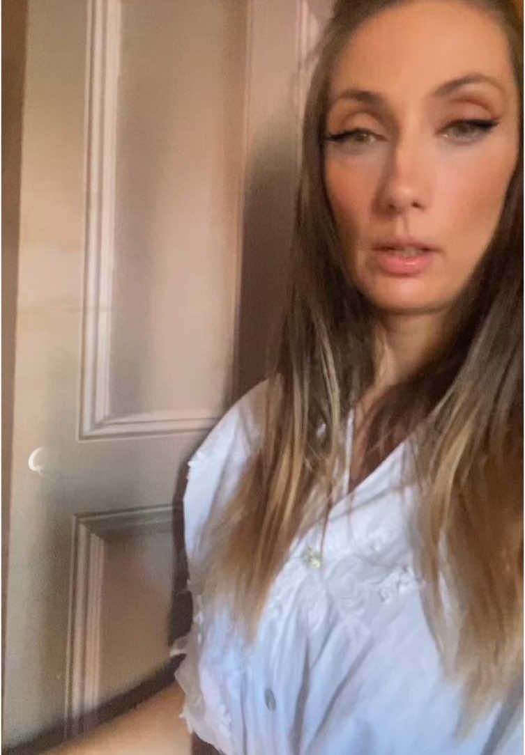 😱😵Quand tu décides de partir en vacances à 🌸🌈🌞Paris🇫🇷🗼Ça donne ça🤣🙃😎#JenniferAngels#CapCut#Paris#TourEiffel#France#Vacances#BenjaminMoraga