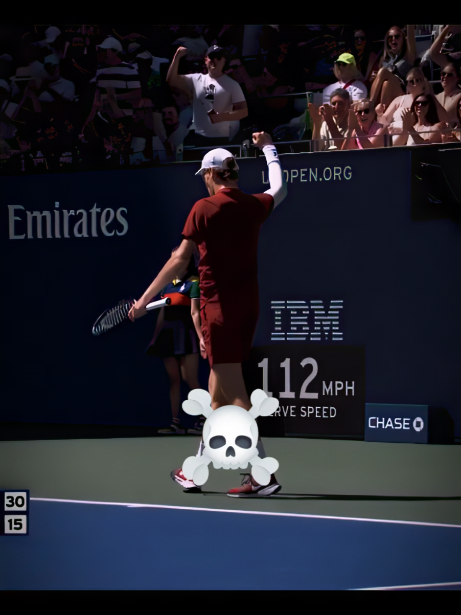 No words needed to describe that rally. Sinner suffered today thanks to a motivated Shapovalov but still wasn't enough for more than taking a set away from the world number 1. Sinner's mental strength once again on top. #janniksinner #sinner #amazing #great #special #point #moment #rally #USOpen #america #grandslam #tournament #tennis #tenis #теннис #tennistiktok #tennisvideo #tennisplayer #tennislegend #tennisfans #tennislove #sports #athlete #italy #italia #number1 #edit #viral #foryou #fyp 