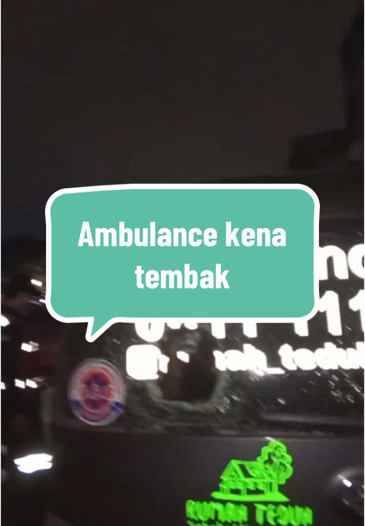 Ini ambulance rumah teduh sahabat Iin cabang Sukabumi yang bawa Dede raya juga, mereka lagi tugas di Jakarta malah kena tembak. Alhamdulillah gak ada korban karena pasien di evakuasi ke posko. Semoga cepet dapet ganti nya ini ambulance karena gak keitung udah berapa banyak orang yang ditolong dengan ambulance ini 🤲🤲 dan buat para aparat saya berharap pertanggung jawaban nya dan jangan sampai ada lagi kejadian serupa terjadi pada tim medis lain 🙏🙏 @salsaer @Jerome Polin @Ivan gunawan @ndshvv @Agung Karmalogy @Luna Maya @RaffiNagita1717 @Fadil Jaidi  #demo #demodpr #ambulance #rumahteduhsahabatiin #fyp 