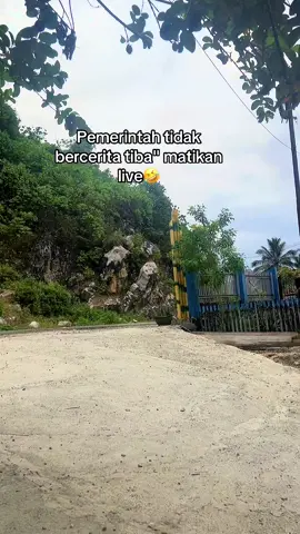 Hilang pendapatan si ganteng dan si cantik🤣🤣#viral#indonesiagelap#demokrasi#fyp