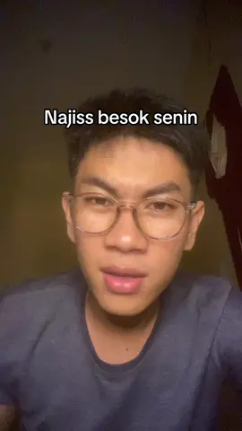besok senin woi lupa cuci sepatu😭