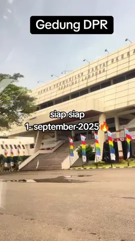 Situasi Gedung DPR Saat ini. Ini adalah gedung DPRD Provinsi Lampung. Kondisi di sekitar gedung terlihat sepi dan kondusifditengah aksi demo yang terjadi di ibukota. Semoga kericuhan tidak meluas. #gedungdpr #dpr #lampung #indonesia 