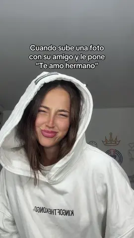 tu hermano anda de curiosito 