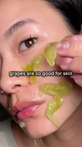 Oliviaumma cleansing foam 🍇🫧 I love this cleanser because it makes my skin feel clean and fresh without drying it out ✨ @OLIVIAUMMA #kbeauty #koreanbeauty #kbeautyskincare #grapes #oliviaumma 