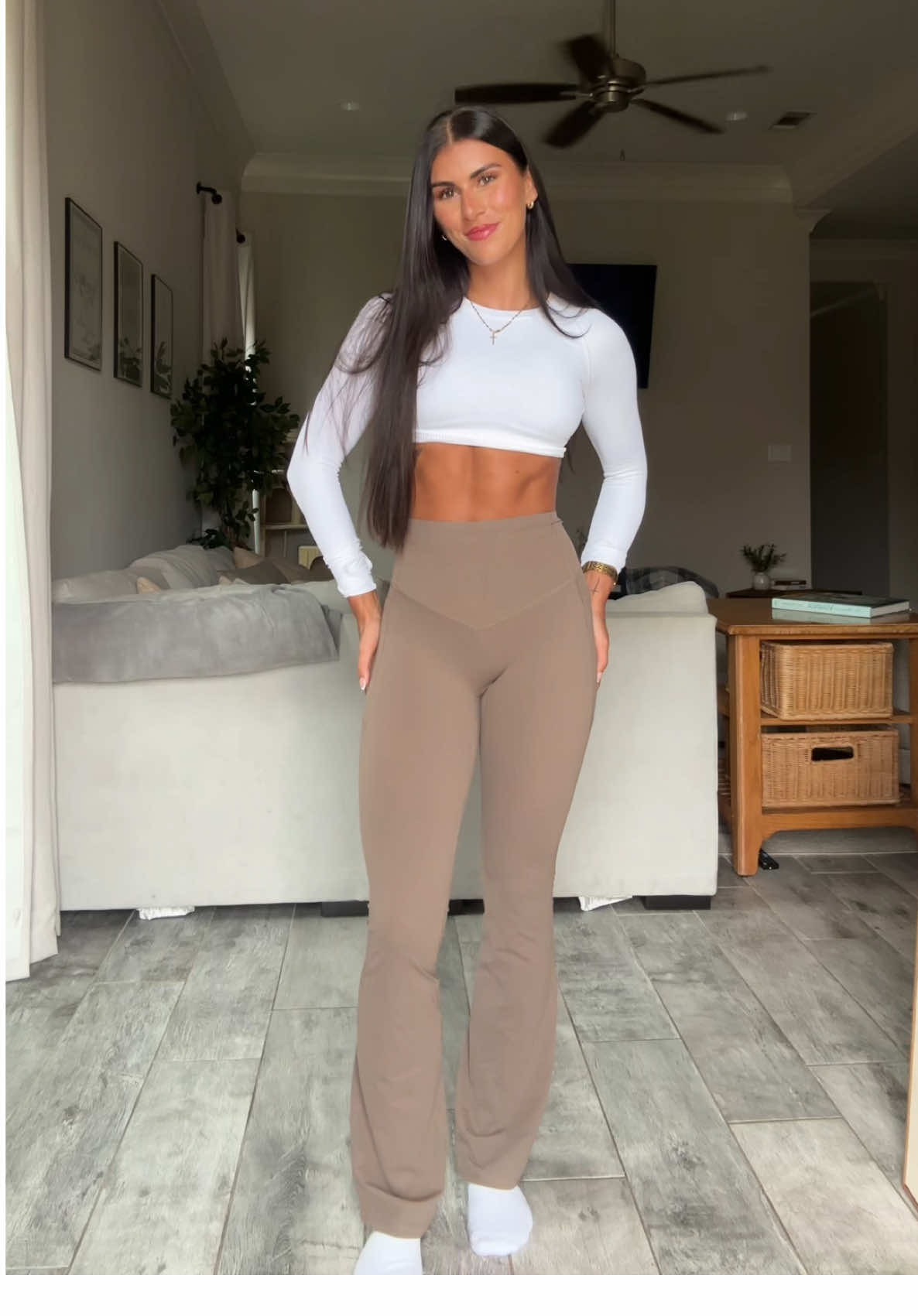 the most flattering flare leggings ever @Halara  #flarepants #flareleggins #tiktokshop 