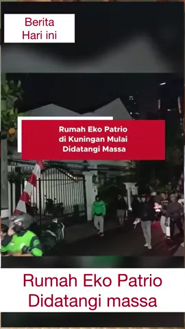 Setelah Sahroni, kini kediaman anggota DPR RI Fraksi Partai Amanat Nasional (PAN) Eko Hendro Purnomo alias Eko Patrio di kawasan Kuningan, Jakarta Selatan, turut didatangi oleh sejumlah massa pada Sabtu (30/8/2025) malam.Berdasarkan pantauan di lokasi, massa sudah berada di Jalan Denpasar sejak sekira pukul 20.00 WIB. Namun, mereka masih menunggu di pinggir jalan.Berita hari ini. #News #EkoPatrio #RumahEkoPatrio #Massa #Demo