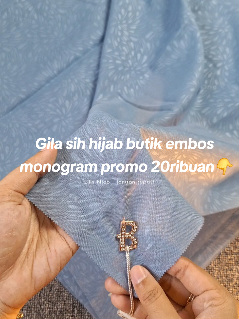 Gila sih hijab butik embos monogram 20ribuan #bucklescarves #hijabembos #voalpremium 