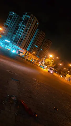 في زحام الأيام..كان روحآ خفيفة ،لا تؤذي،لا تثقل ،تمر كنسمة ،وتترك أثرآ كالعطر..🤍
