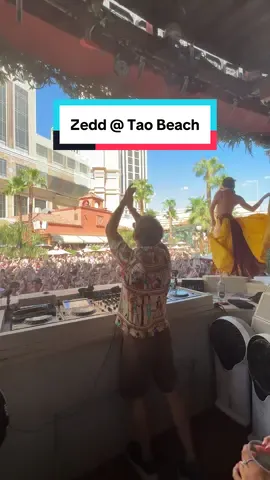 @taobeach is PACKED for @Zedd. 