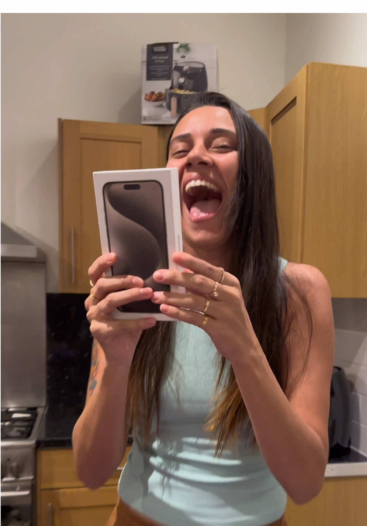 Dei um iPhone pra minha irmã. #morarfora #brasileirospelomundo #imigrantesbrasileiros #vidadeimigrante #brasileirosnoexterior