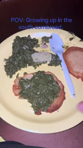 Anybody else mother or grandmother makes cornbread this way? And what do yall call it? #nc#cornbread#growingupinthesouth#collards#letseat
