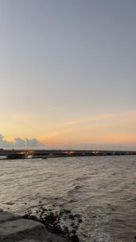 i love triple S: sunset,sea and somebodys pleasure #suramaduviewpoint #suramadu #sunset #somebodyspleasure 